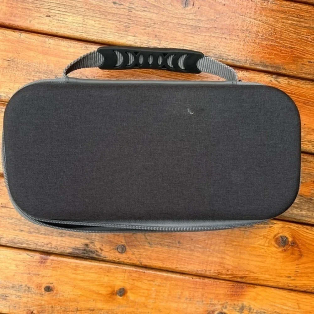 Nintendo switch carrying case. Like new. Excellent condition.